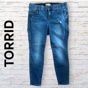 Torrid Bombshell Skinny SUPER SOFT JEAN Size 16 S